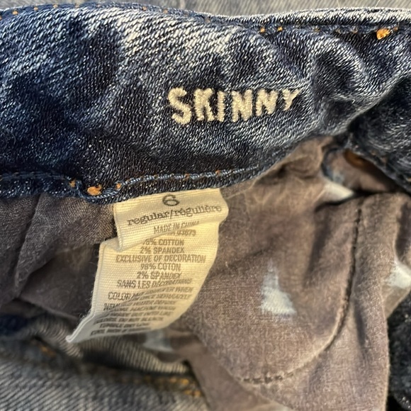 Size 6 skinny jeans distressed - Picture 3 of 3
